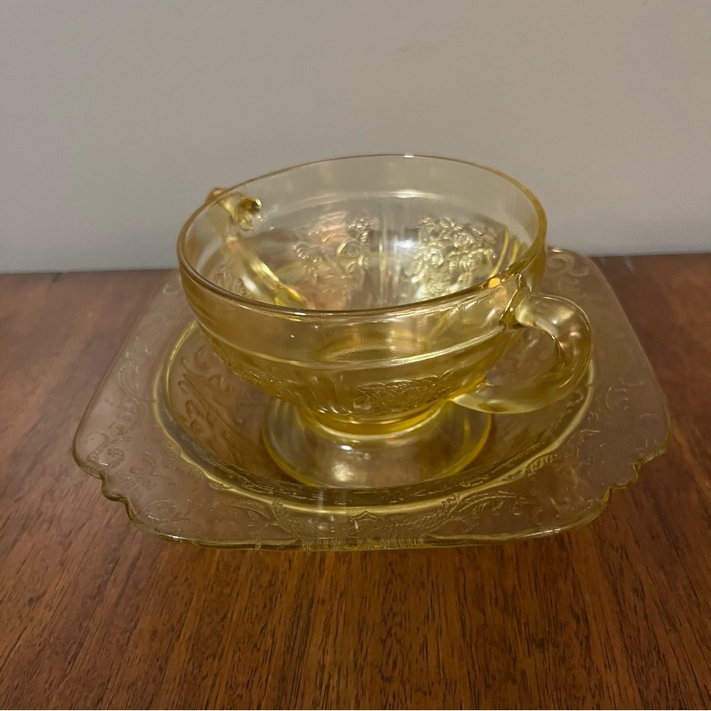 2 piece amber-colored Madrid Depression Glass bowl and sugar bowl.